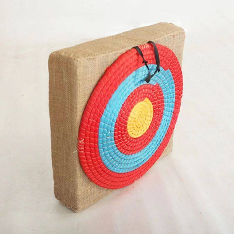 SQUARE GRASS TARGET 50X50X18 WITH COLOUR ROUND TARGET